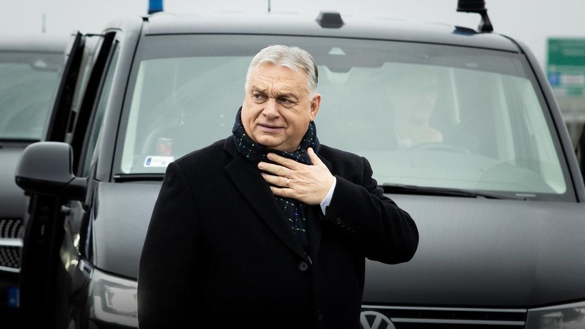Orbán Viktor: Isten éltesse a hölgyeket!
