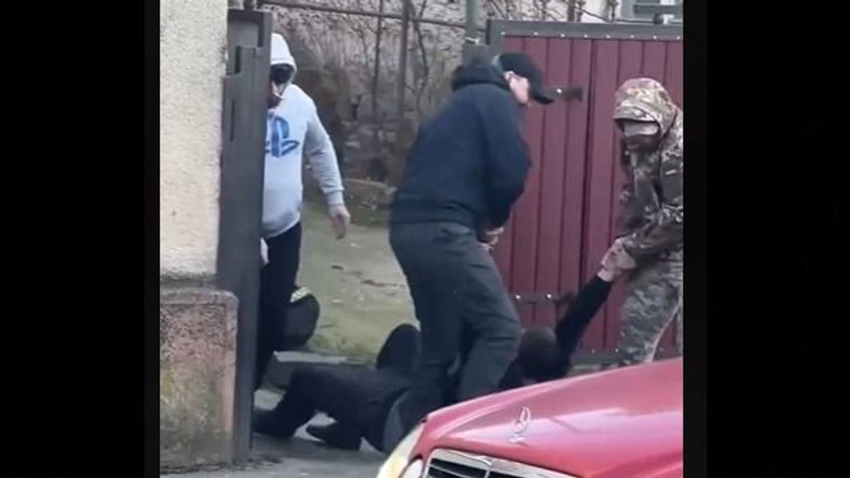 Újabb férfit hurcoltak el Kárpátaljáról Zelenszkij emberrablói
