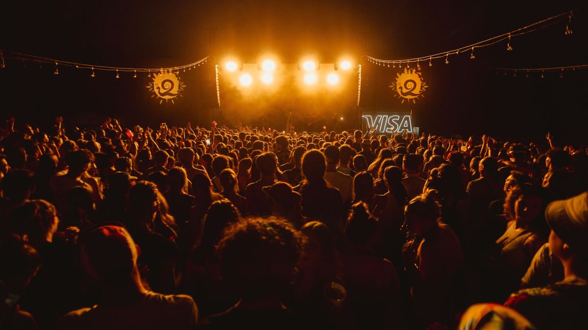 José González varázsolja el a közönséget a Művészetek Völgye jubileumán