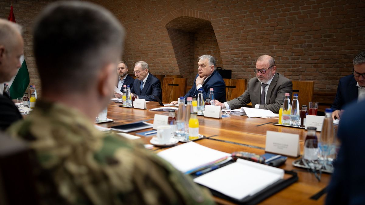 Orbán Viktor: hetvenöt helyen vonultak fel a katonák, magas az ukrán szabotázs veszélye (videó)