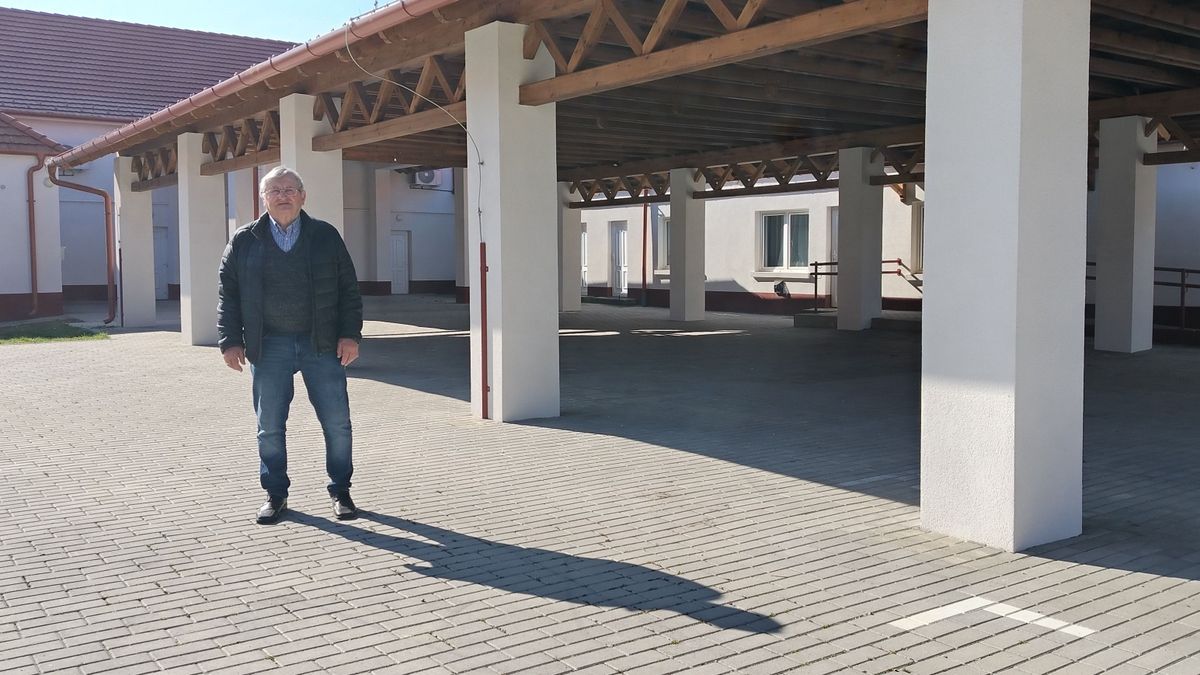 Új piactér, napelemek, járdafelújítás