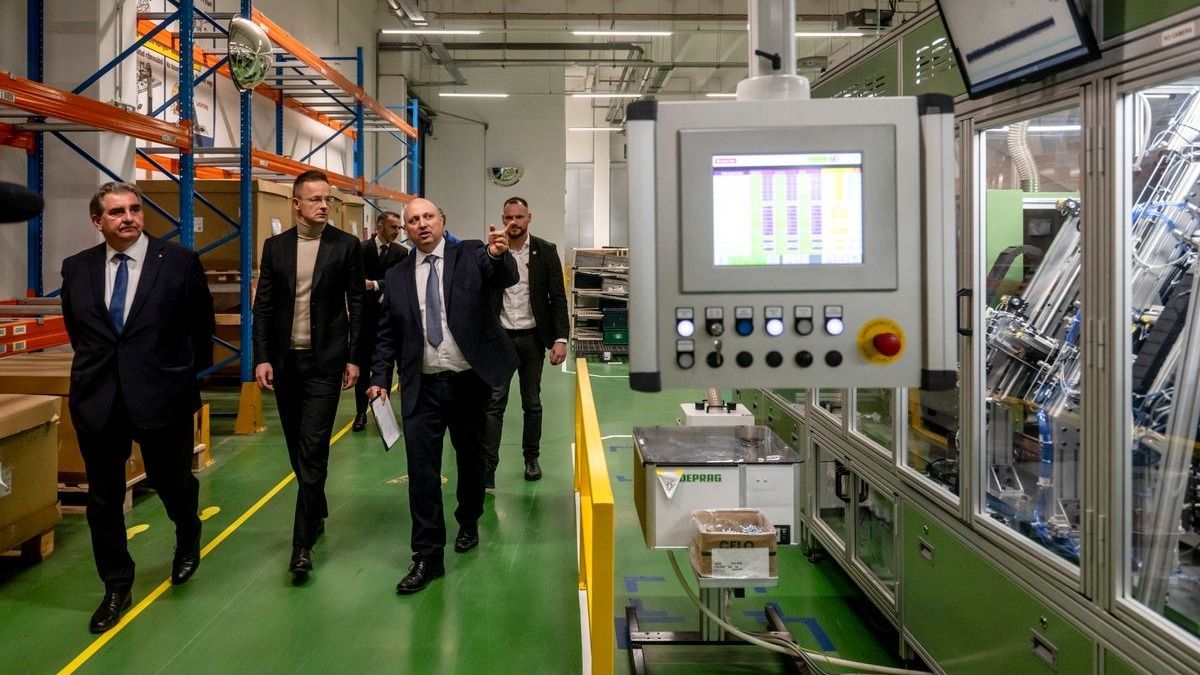 Harminc új munkahelyet hozott létre a HI-LEX beruházása Rétságon