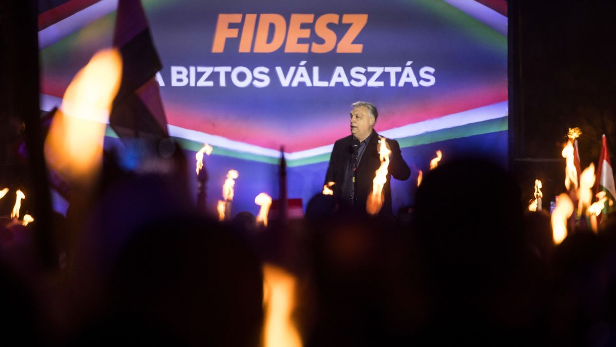 Esztergomban folytatódik Orbán Viktor országjárása