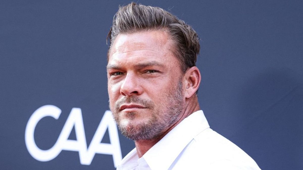 Motorozás miatt robbant ki a balhé: megverte szomszédját a Reacher sztárja (videó)