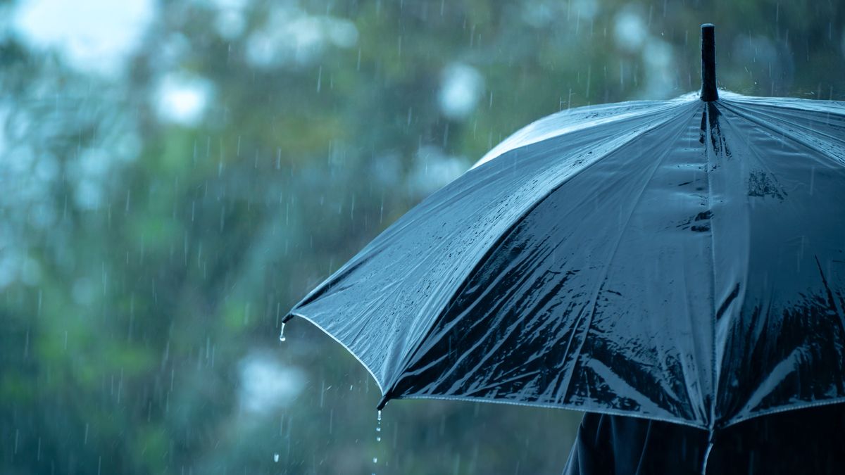 Eső, erős szél és lehűlés: így változik meg kedden az időjárás Veszprémben