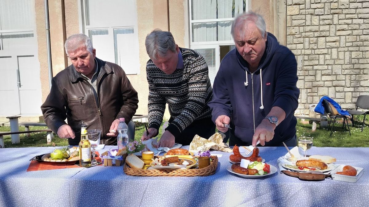 Kolbásztöltő verseny Ajkán negyedszer