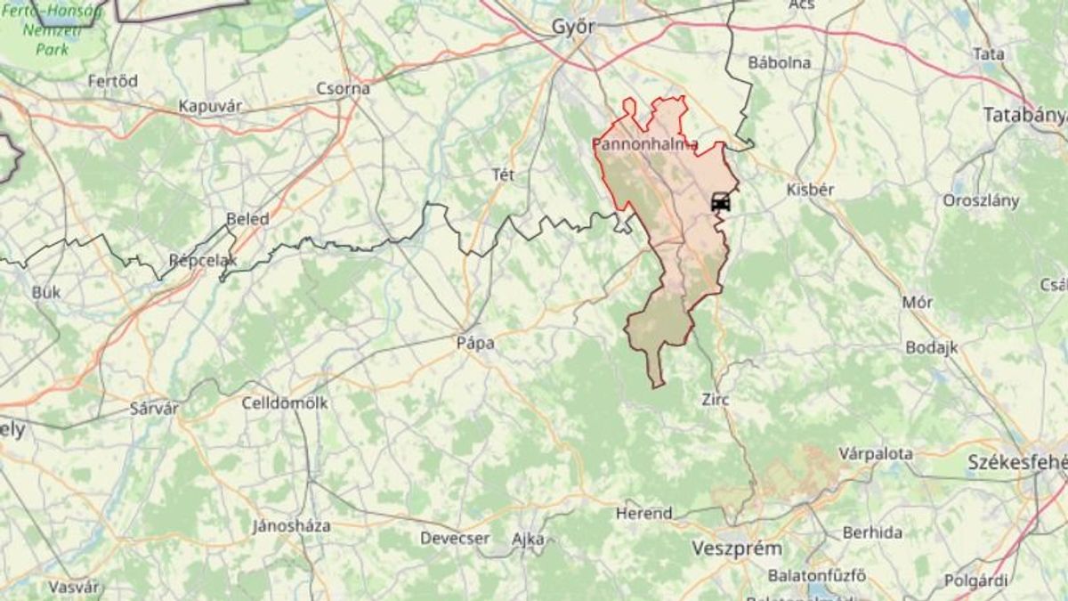 Fának csapódott egy autó – félpályás lezárás, mentők a helyszínen