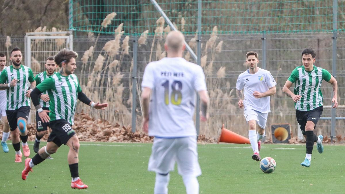 Elléptek az utolsó helyről a pétfürdőiek (+ fotók)