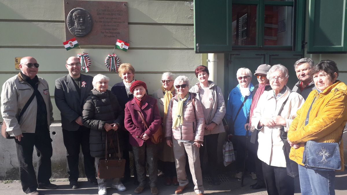 Koszorúzással tisztelgett a Petőfi Városbarát Egylet