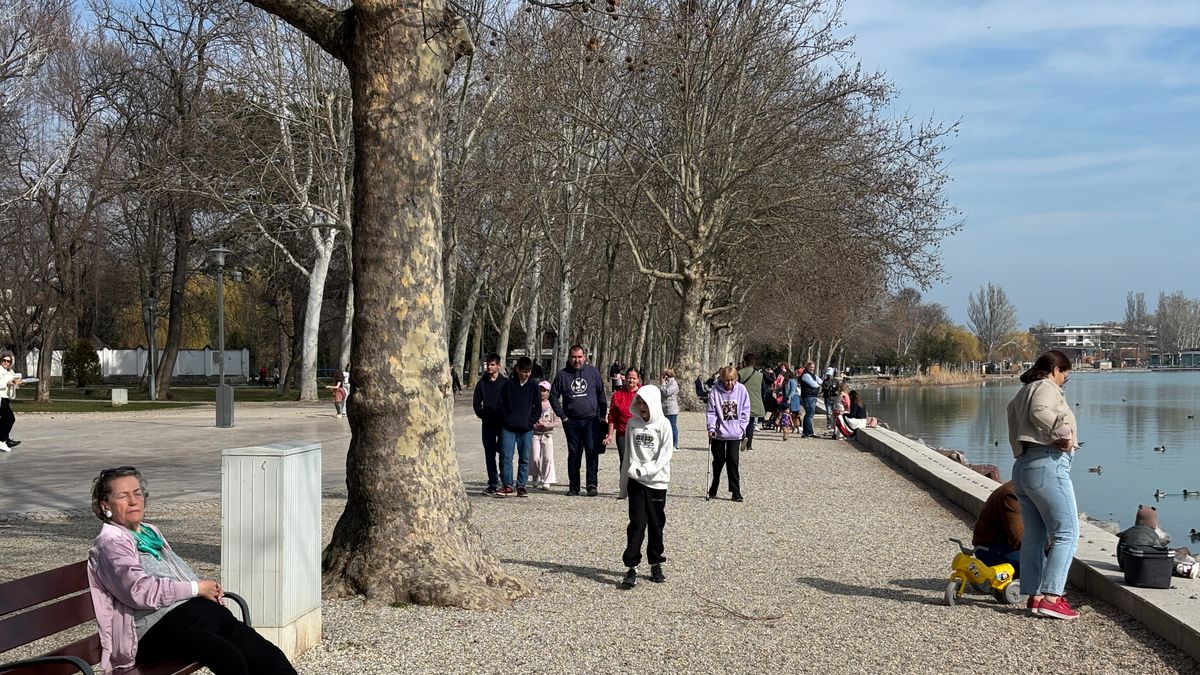 Fátyolfelhők jönnek, de marad a tavasz