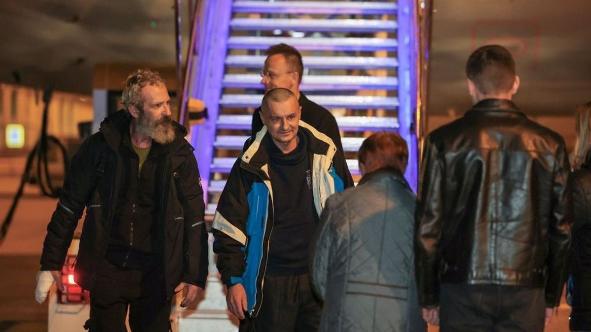 Orbán Viktor meglátogatta a hazahozott magyar hadifoglyokat (videó)