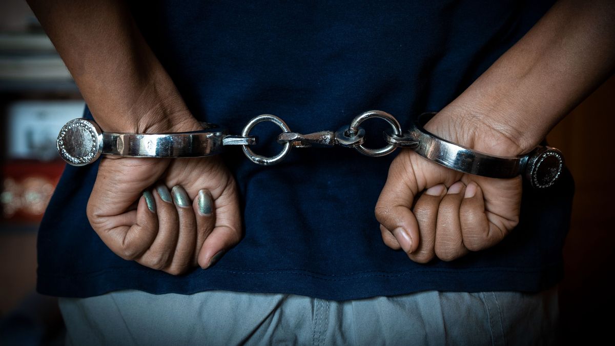 Vakmerő akció a veszprémi kórházban: futásnak eredt a fogvatartott férfi