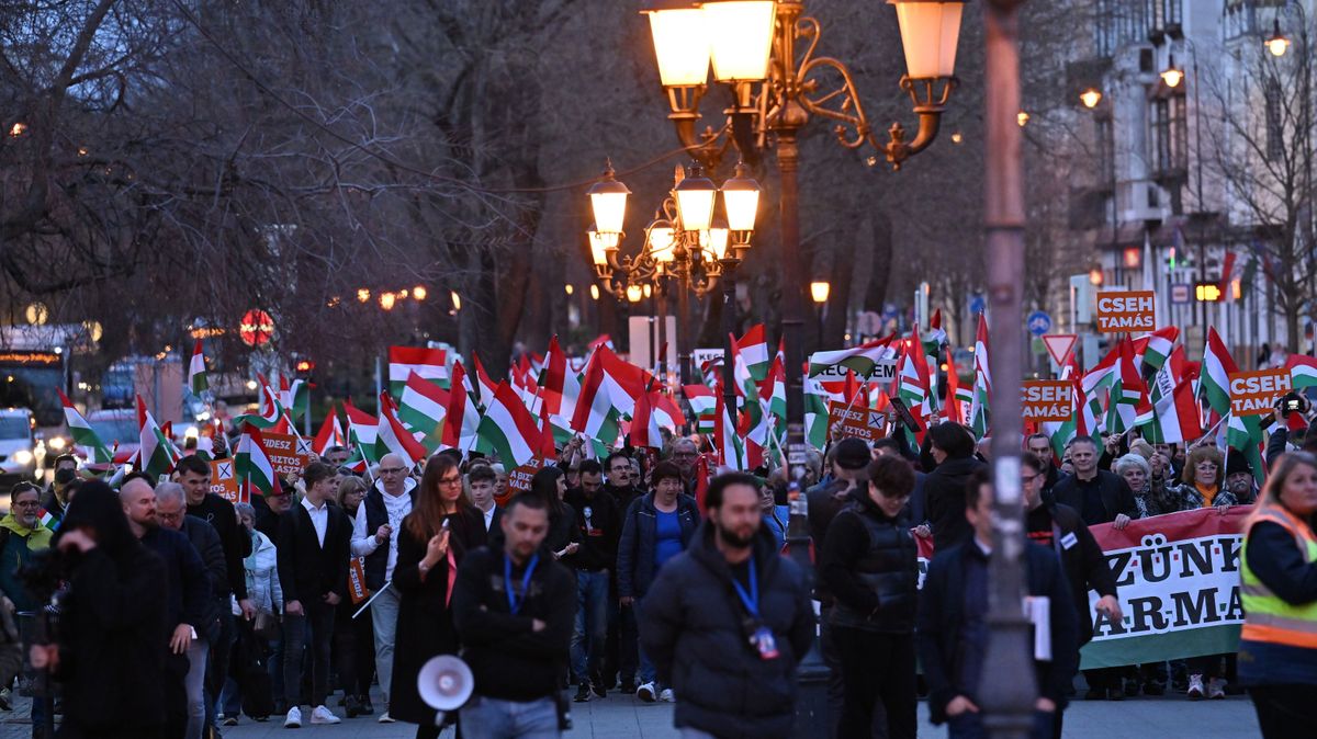 Töretlen a Fidesz-előny, valami furcsaság van a Tisza számaival