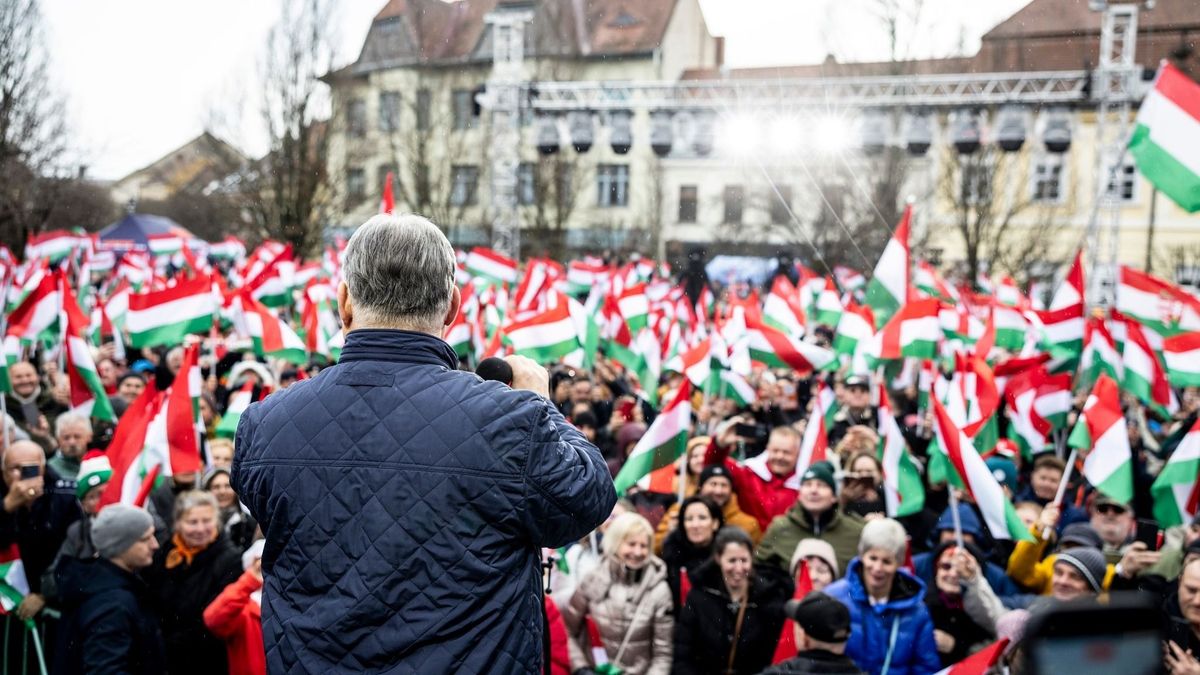 Hidvéghi Balázs: Veszprémben is tudják, hogy egy ukránbarát kormány háborúba vinné hazánkat