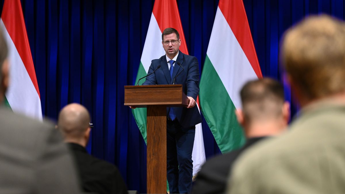 A kancelláriaminiszter ismerteti a legújabb kormányzati döntéseket – kövesse nálunk élőben