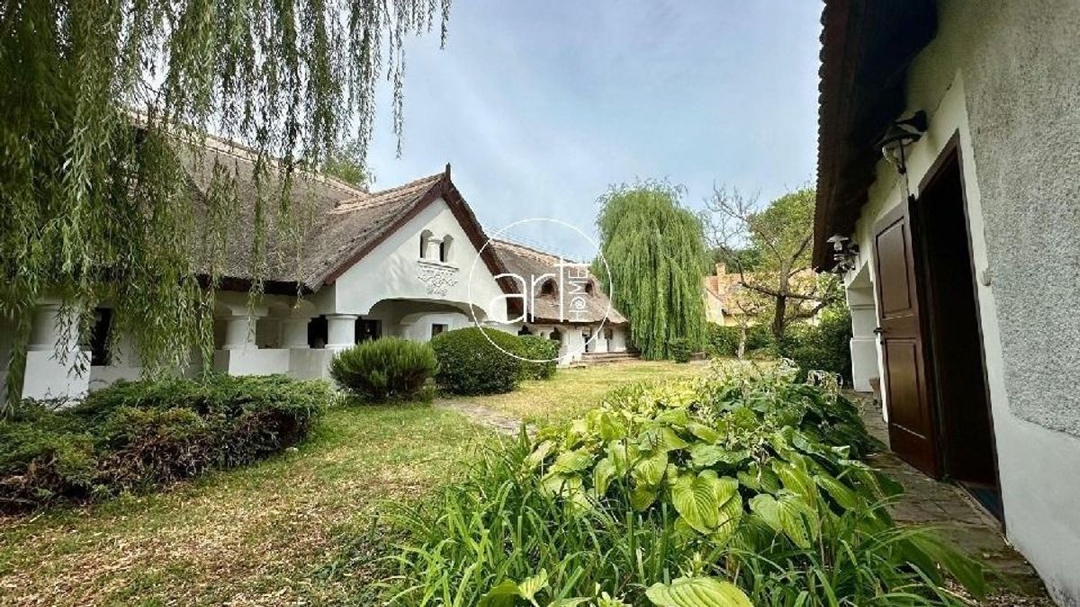 Nyugalom, medence és szauna: fedezd fel a Balaton-felvidék varázslatos kúriáját! (galéria)