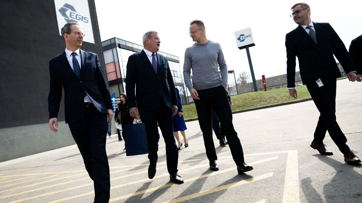 Szijjártó: Zajlanak az Egis kapacitásbővítő beruházásának munkálatai Körmenden