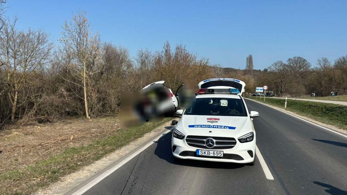 Frontális baleset Tihanynál: teljes útzár a 71-es főúton