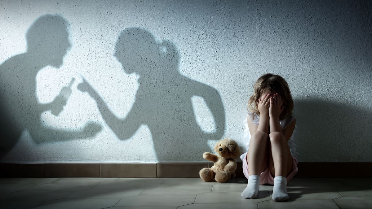 Ittasan támadt élettársára, közös gyermekük is végignézte a brutalitást