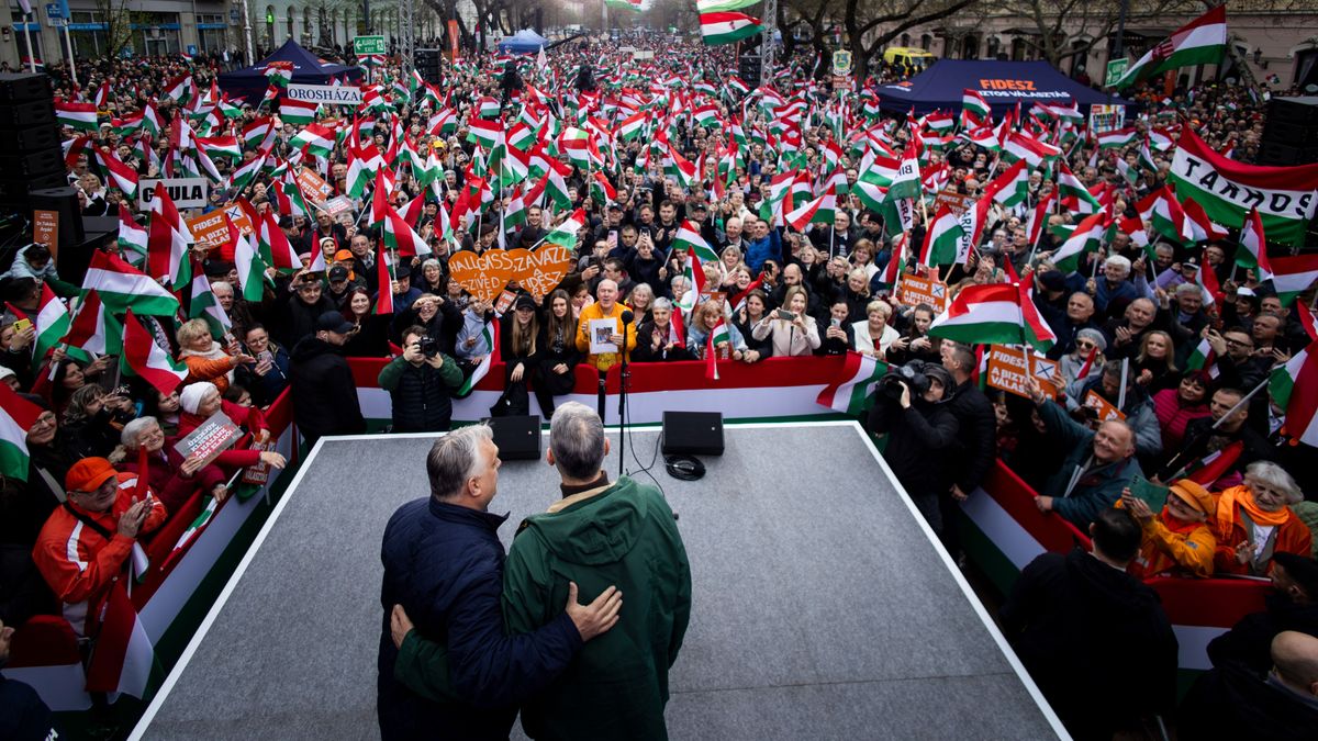 Szolnokon folytatja az országjárást Orbán Viktor