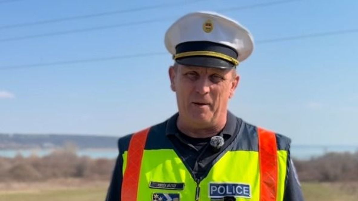 Figyelmeztet a rendőr: sok bringás rossz helyen teker a Balaton körül