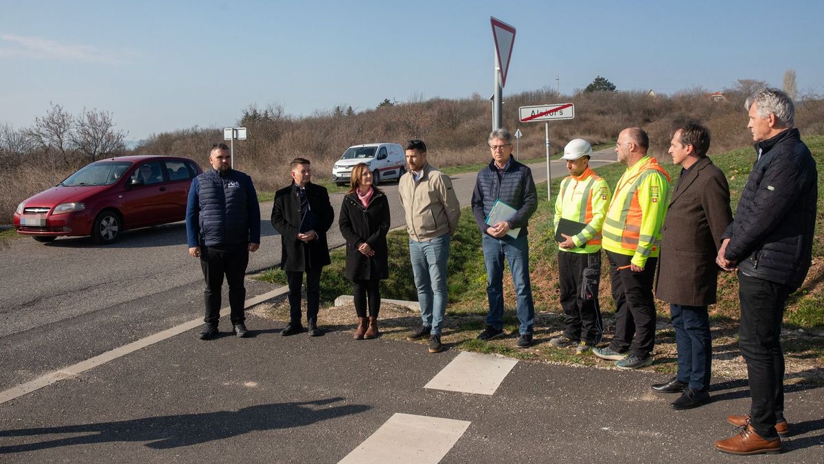 Biztonságosabb közlekedés Alsóörs és Lovas között – megkezdődött a járdaépítés (galéria + videó)