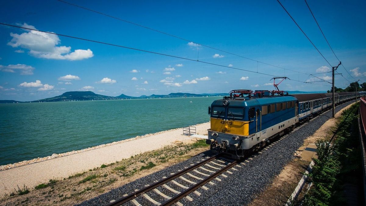 Folytatódik a balatoni vasút fejlesztése - erre számíthatnak hétfőtől az utasok