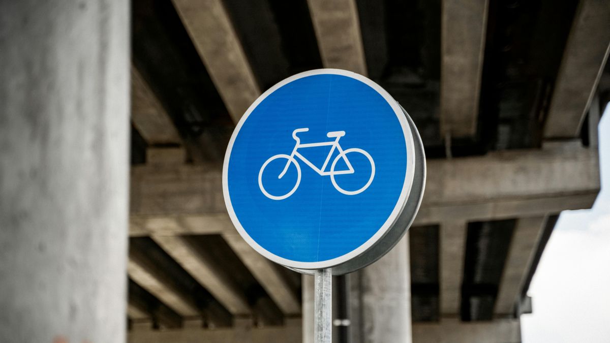 Új aszfaltot kap a Balatoni Bringakör Szigliget és Balatonederics közötti szakasza