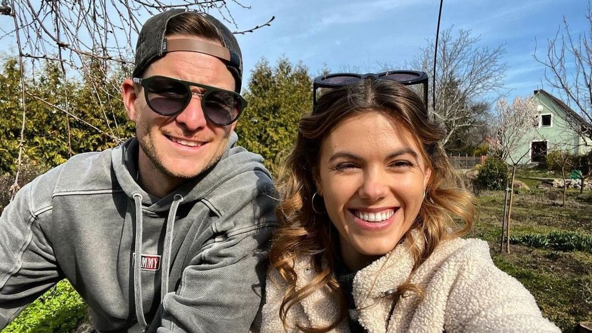 Istenes Bence és Csobot Adél kertjétől leesik az állad, ilyen helyen élnek a Balatonnál (videó)