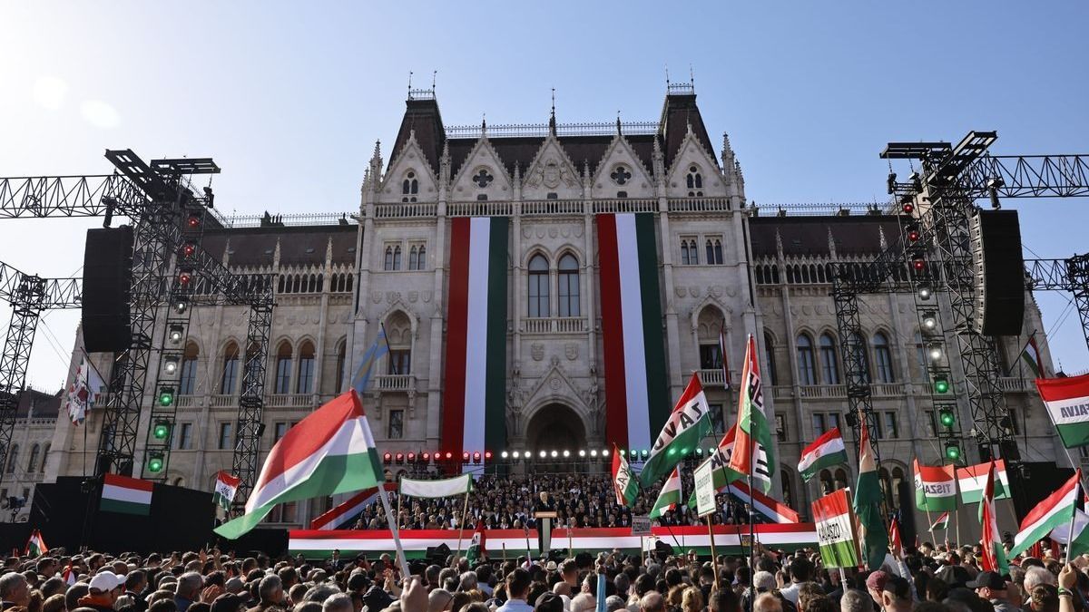 Kijöttek a pontos számok: mutatjuk mennyien voltak a Békemeneten és a tiszás rendezvényen