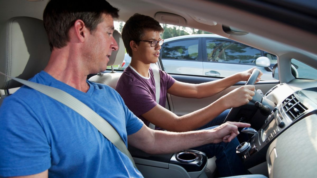 Brutális árak, kemény bukások: sokan összeomlanak a KRESZ-vizsgán, nem ritka a tizedjére próbálkozó jelölt