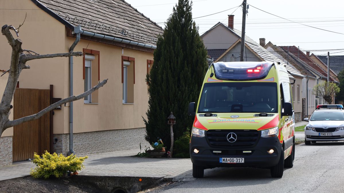 Súlyos baleset szavazáskor: mentő, tűzoltó és rendőr is érkezett a mozgóurnát kérő pápai nőhöz