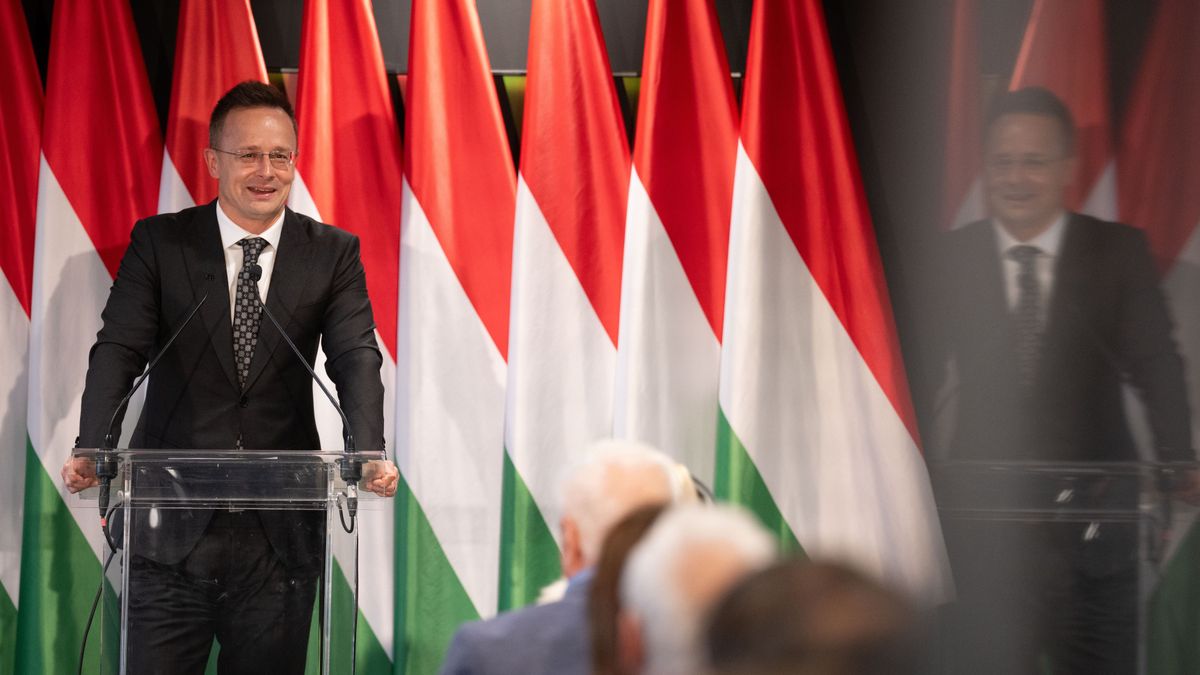 Szijjártó Péter: az amerikai alelnök is megerősítette, hogy elképesztő külső beavatkozás zajlik a magyar választásba