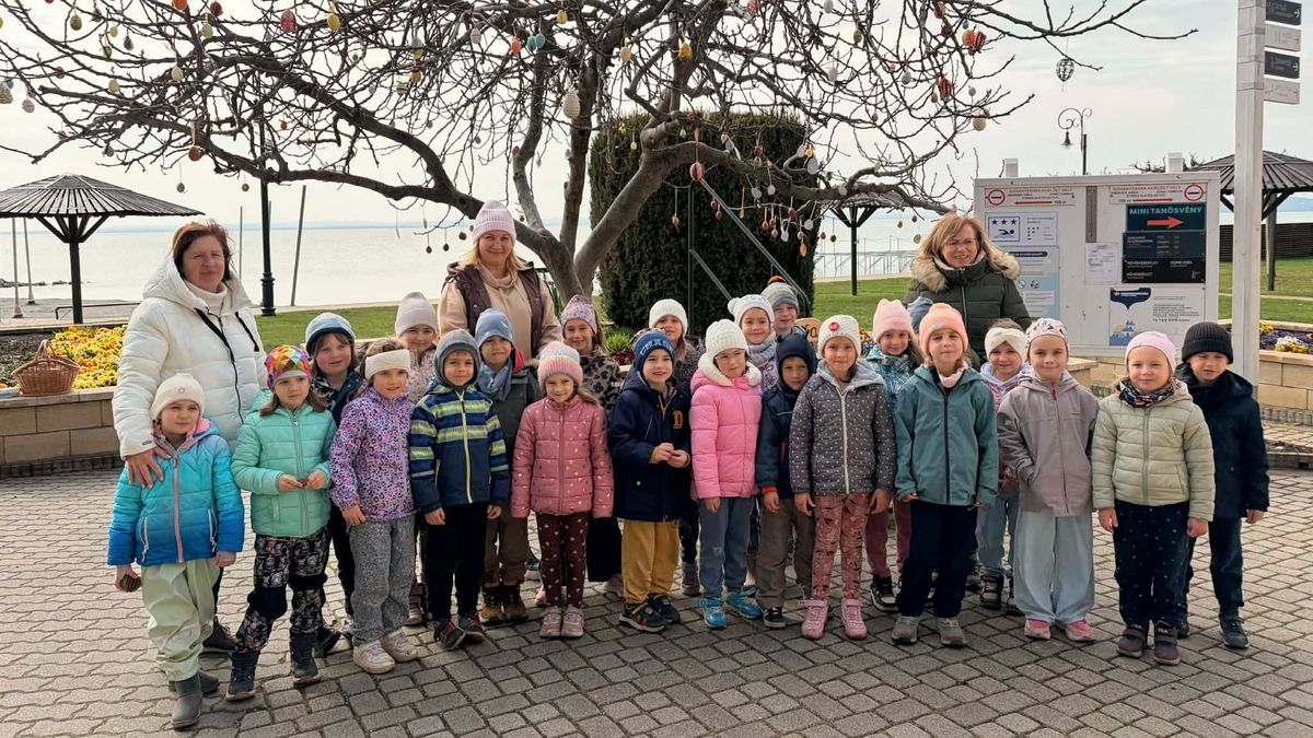 Csopaki óvodások díszítették fel a település tojásfáját