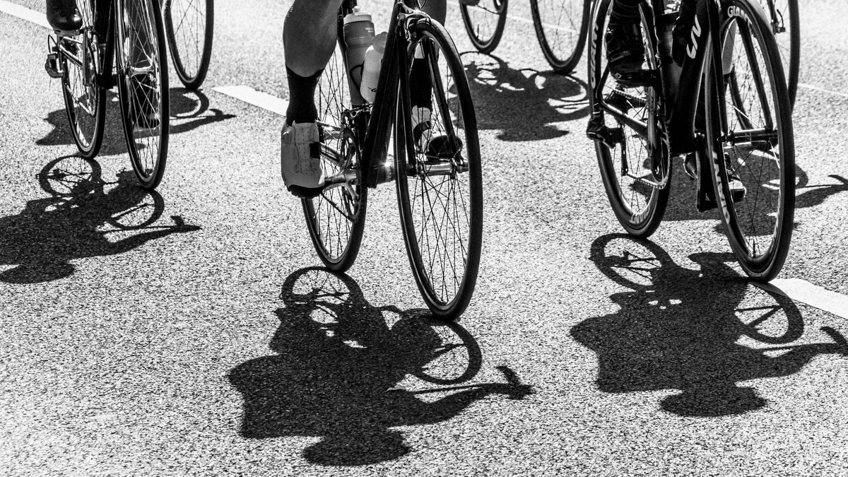 Tiltott helyen bicikliztek a 71-esen, intézkedett a rendőrség (videó)