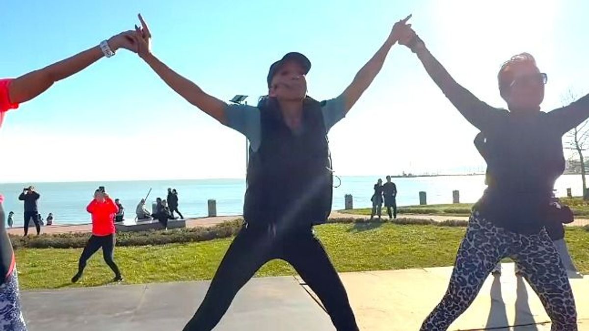 Súlyos betegséggel küzd, mégis színpadra állt – Balatonkenesén bizonyított Rubint Réka (videó!)