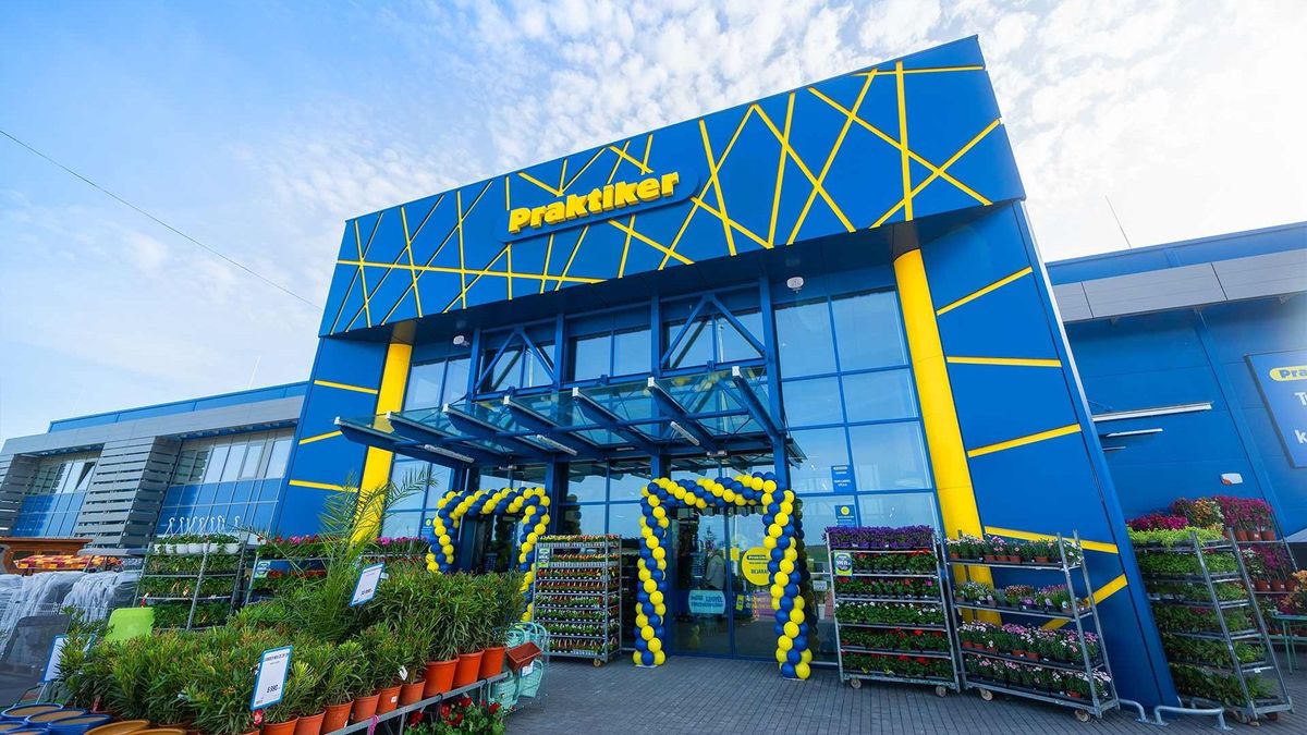 Vitorlázó repülőgép, veterán autó, arcfestés, csillámtetkó és kreatív építősarok: családi szombat Veszprémben