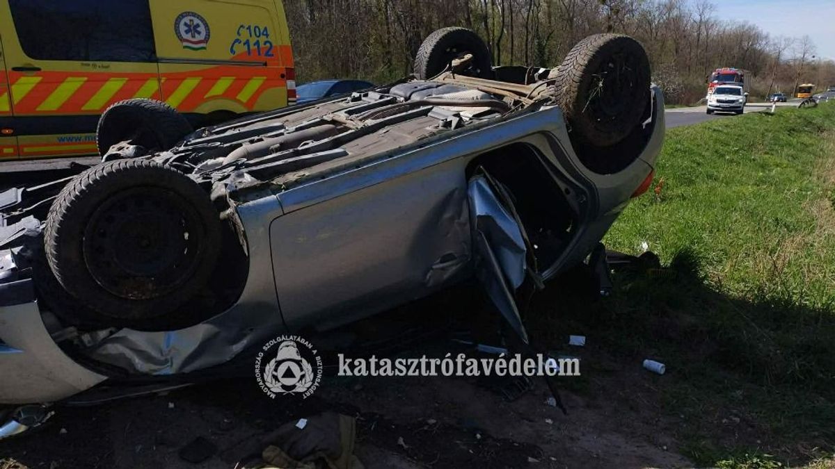 Lángokhoz, fejtetőre állt autóhoz is riasztották a tűzoltókat az ünnepek alatt (+ helyszíni fotók)
