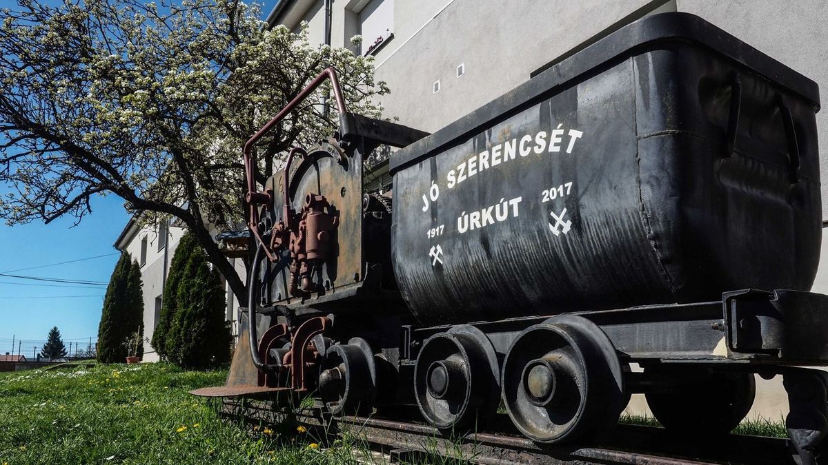 Közel százmilliós sportcsarnok-felújítás és további fejlesztések Úrkúton (galéria)