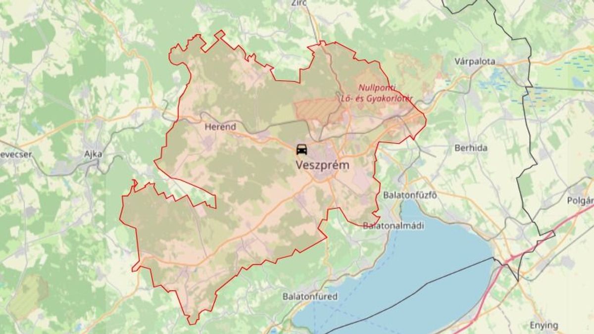 Karambol a 8-ason: mentők rohantak a helyszínre, torlódás alakult ki