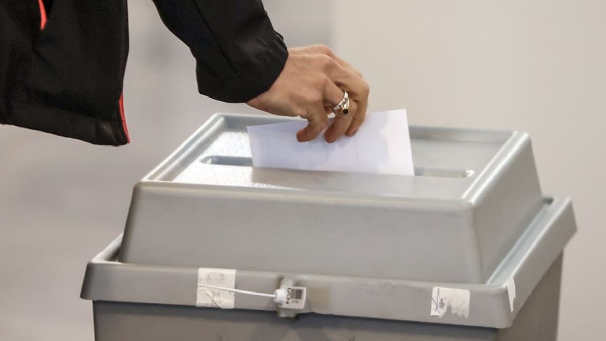 Tiszások halálosan megfenyegettek egy idős nőt az egyik ajkai szavazókörnél