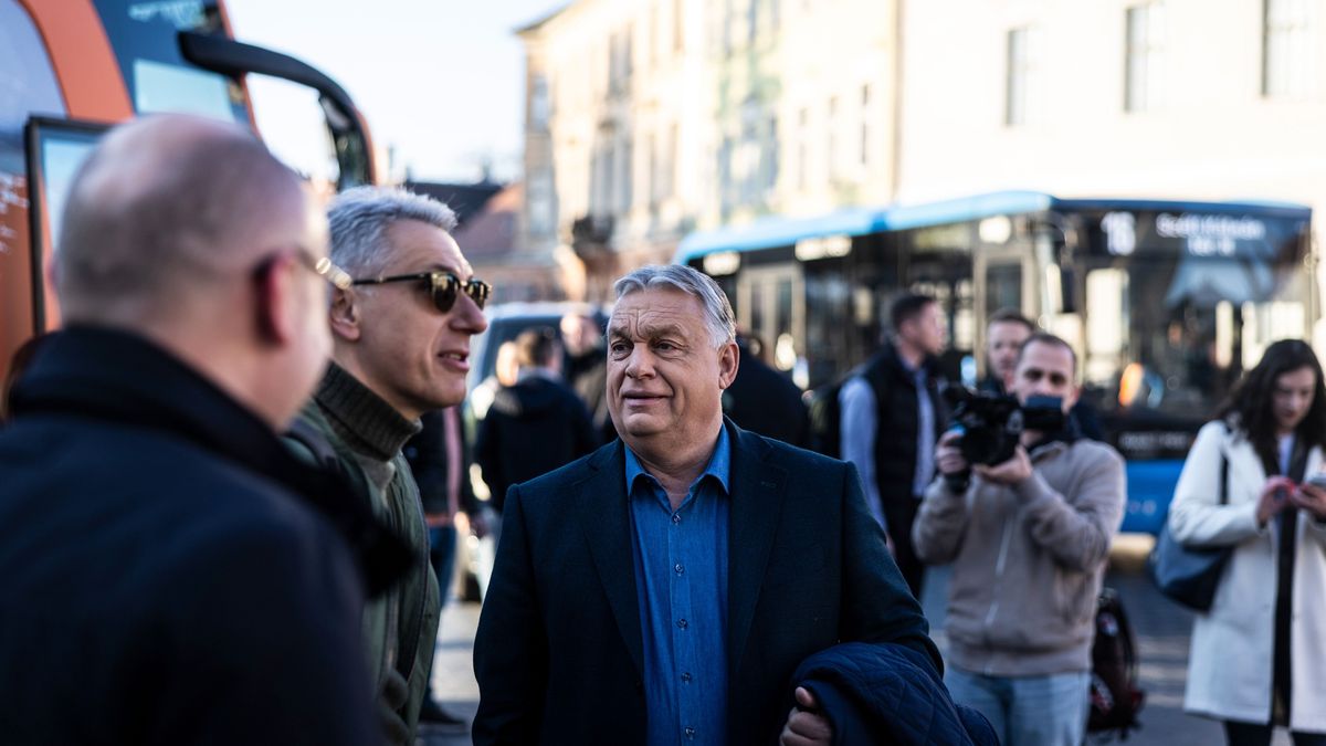 Orbán Viktor elindította az egymillió kézfogás napját (videó)