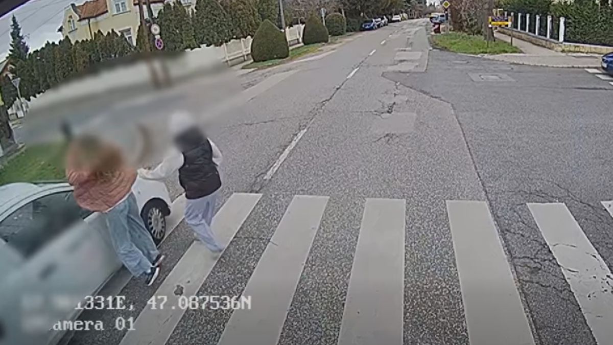 Centiken múlt a tragédia, egy veszprémi busz kamerája rögzítette (+videó)