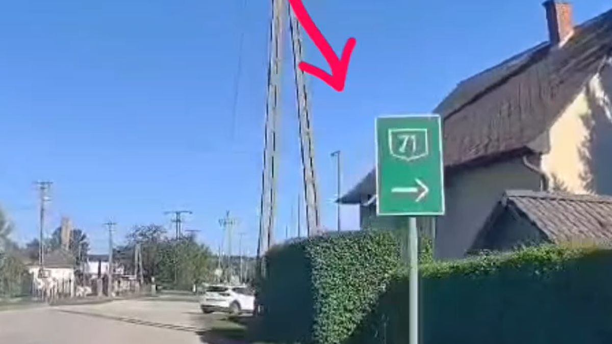 Figyelmen kívül hagyta a kötelező haladási irányt, épp a rendőrök előtt