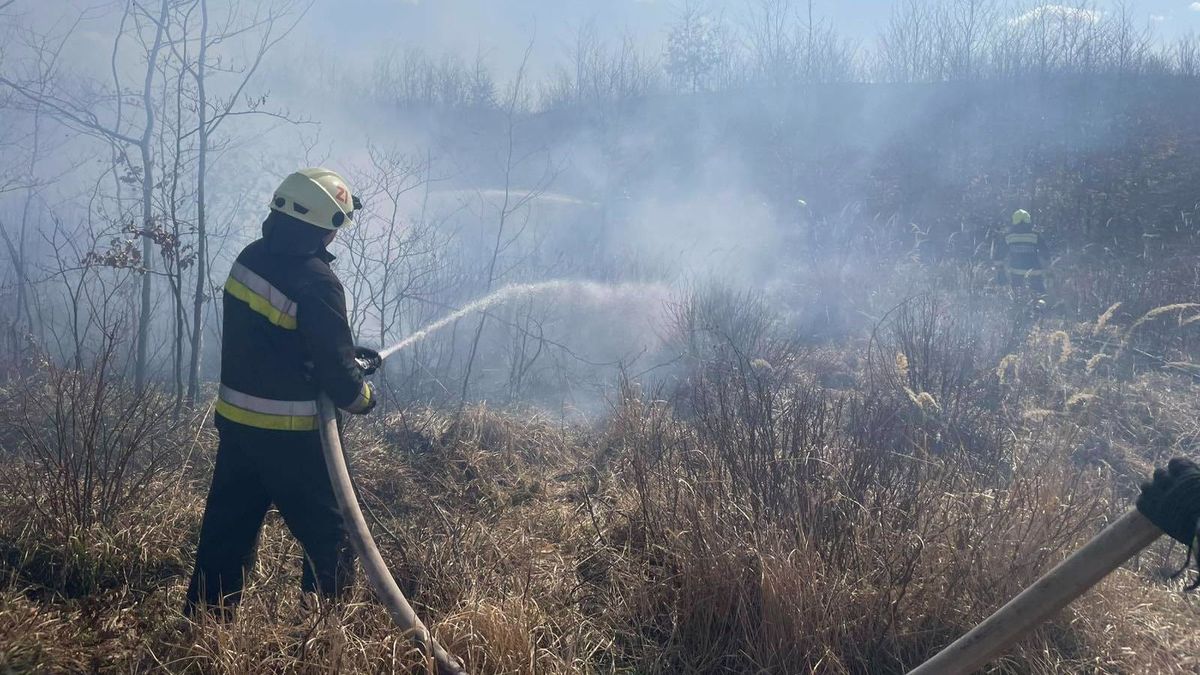 Izzottak a kémények és több körbála is odalett a tűzben az elmúlt napokban