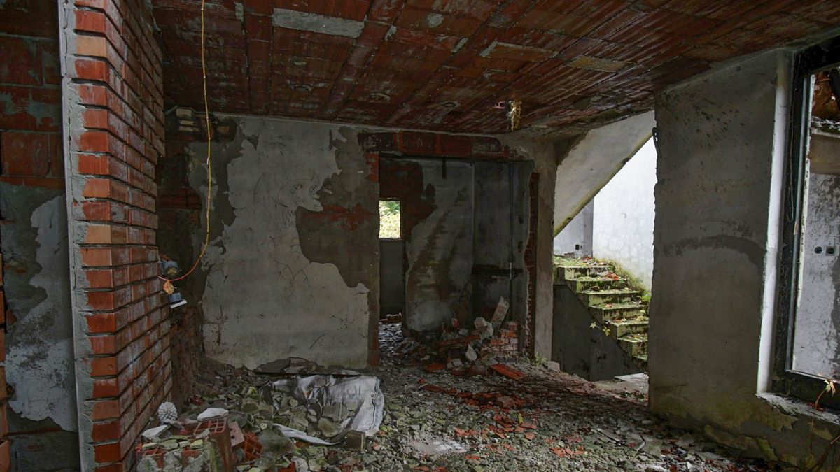 Sötét turizmus, nyitott ajtók: urbex hellyé vált a hírhedt villa