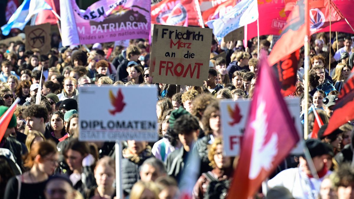 A sorkatonaság réme fenyegeti a német fiatalokat – egymást érik a tüntetések