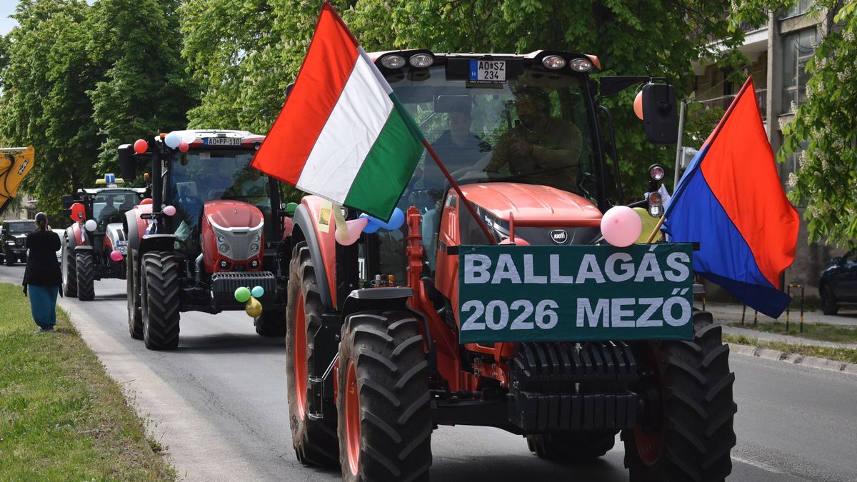 Traktoros felvonulással búcsúztak a végzősök (fotók, videó)