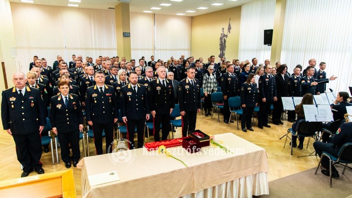 Heten kaptak elismerést Tűzoltónap alkalmából a főigazgatóságon (galéria)