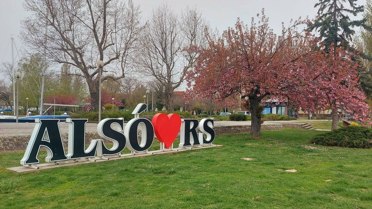 Több százmilliós fejlesztések Alsóörsön: ilyen lesz a Balaton egyik legmenőbb strandja